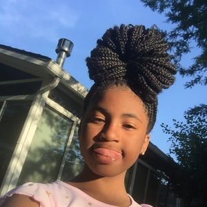 Meet your Posher, Nakia